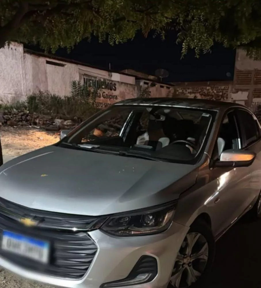 Polícia Militar recupera carro roubado de motorista por aplicativo horas após assalto em Patos
