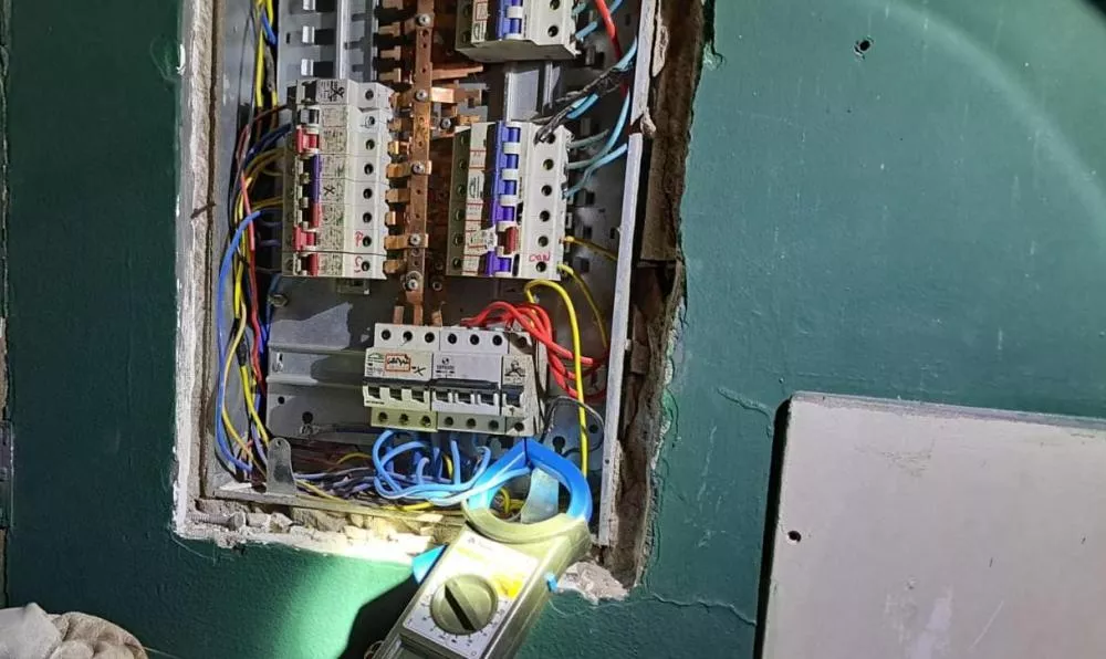 Operação contra furto de energia elétrica resulta em duas prisões em flagrante em Patos