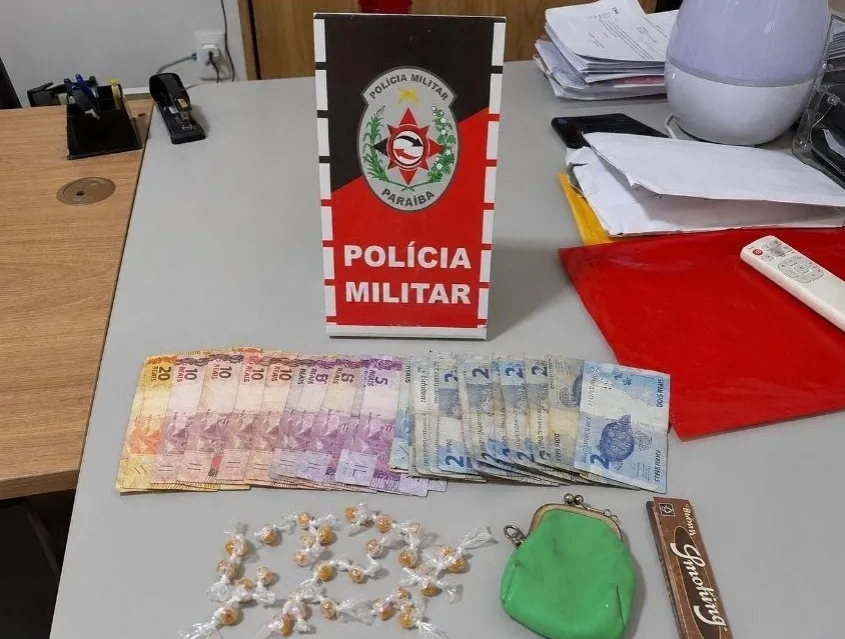 Polícia Militar prende homem por tráfico de drogas durante patrulhamento em Patos