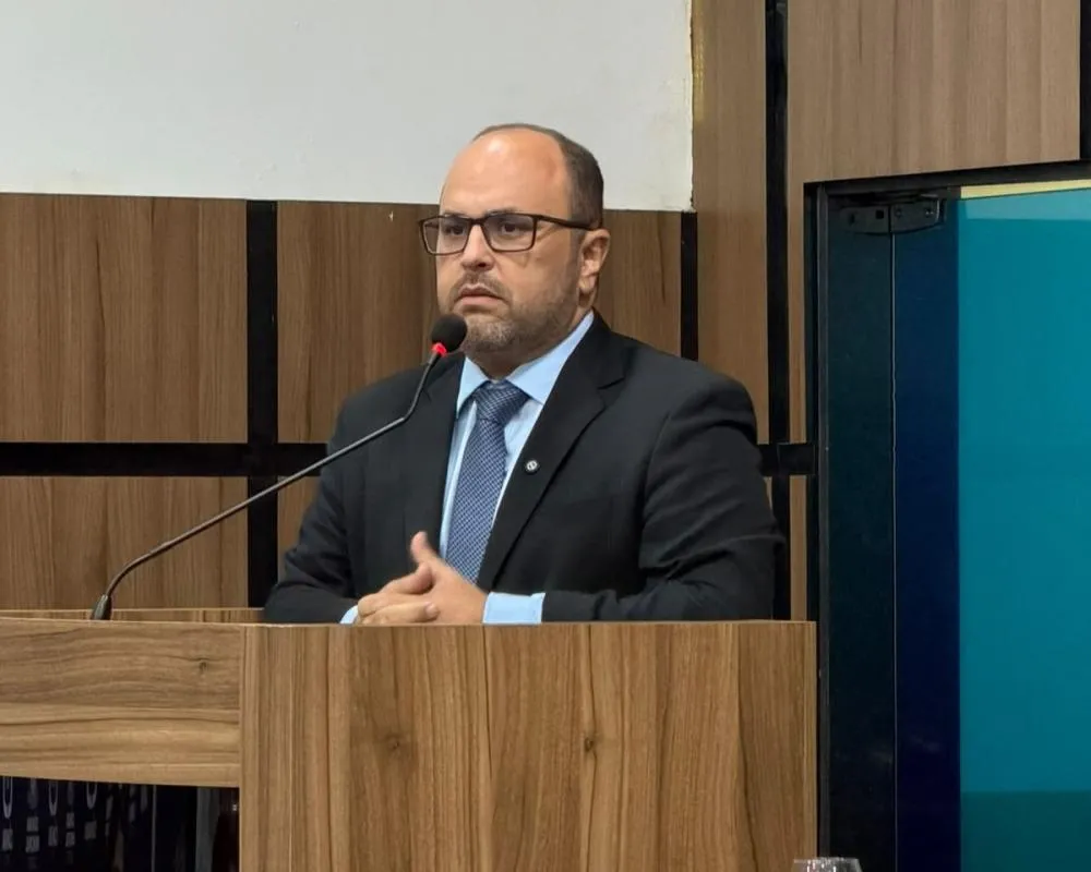 Heber Tiburtino pede afastamento do superintendente da STTrans durante sessão na Câmara de Patos
