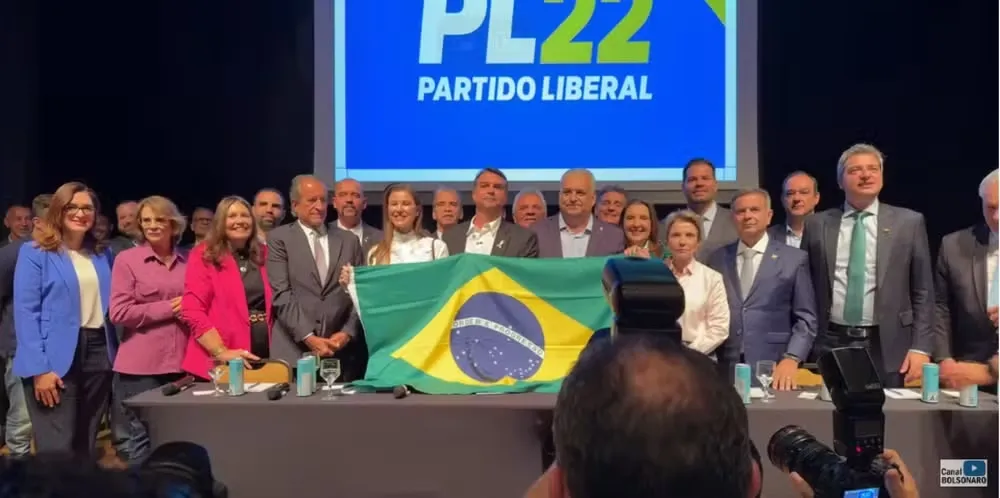 Flávio Bolsonaro anuncia Alfredo Gaspar como vice. — Foto: Reprodução/ Youtube
