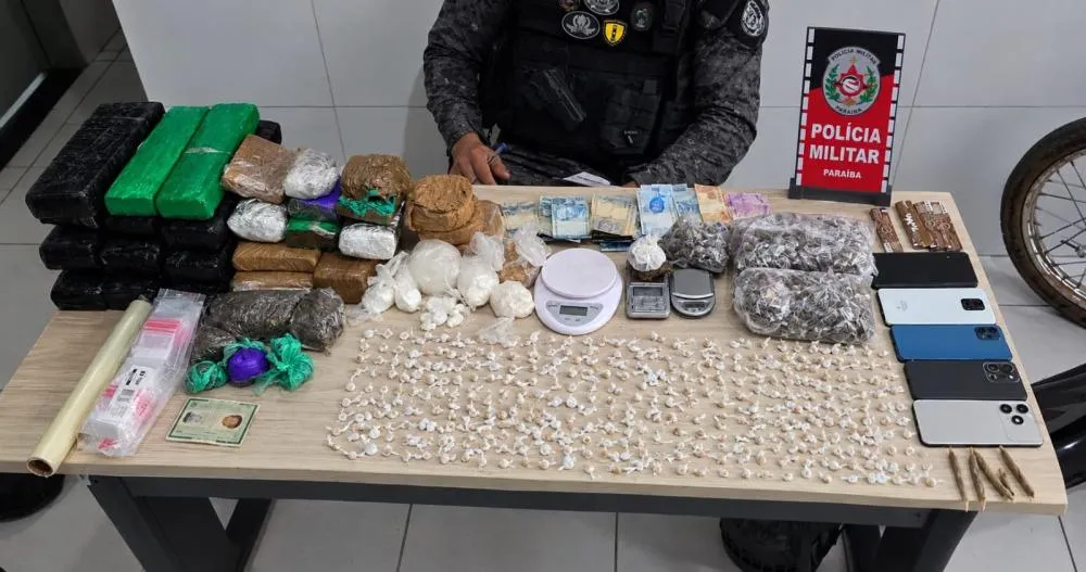 Polícia apreende mais de 10 kg de drogas e conduz seis pessoas em Cajazeiras