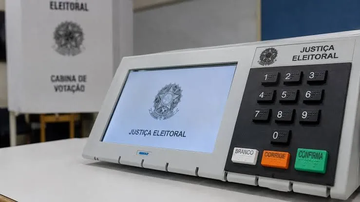 Eleitora é presa após filmar próprio voto em cabine eleitoral em Patos