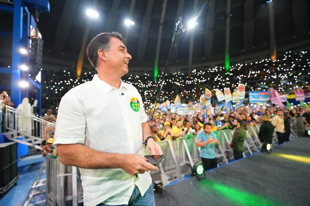 Flávio supera votação de Jair Bolsonaro e amplia desempenho da direita no 1º turno