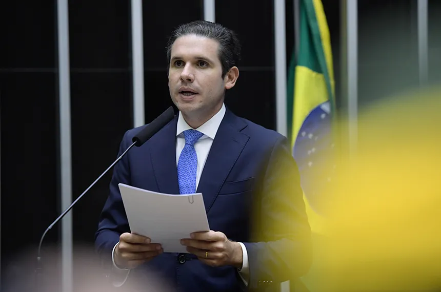 Aproximação de Hugo Motta com Flávio Bolsonaro já era uma possibilidade real