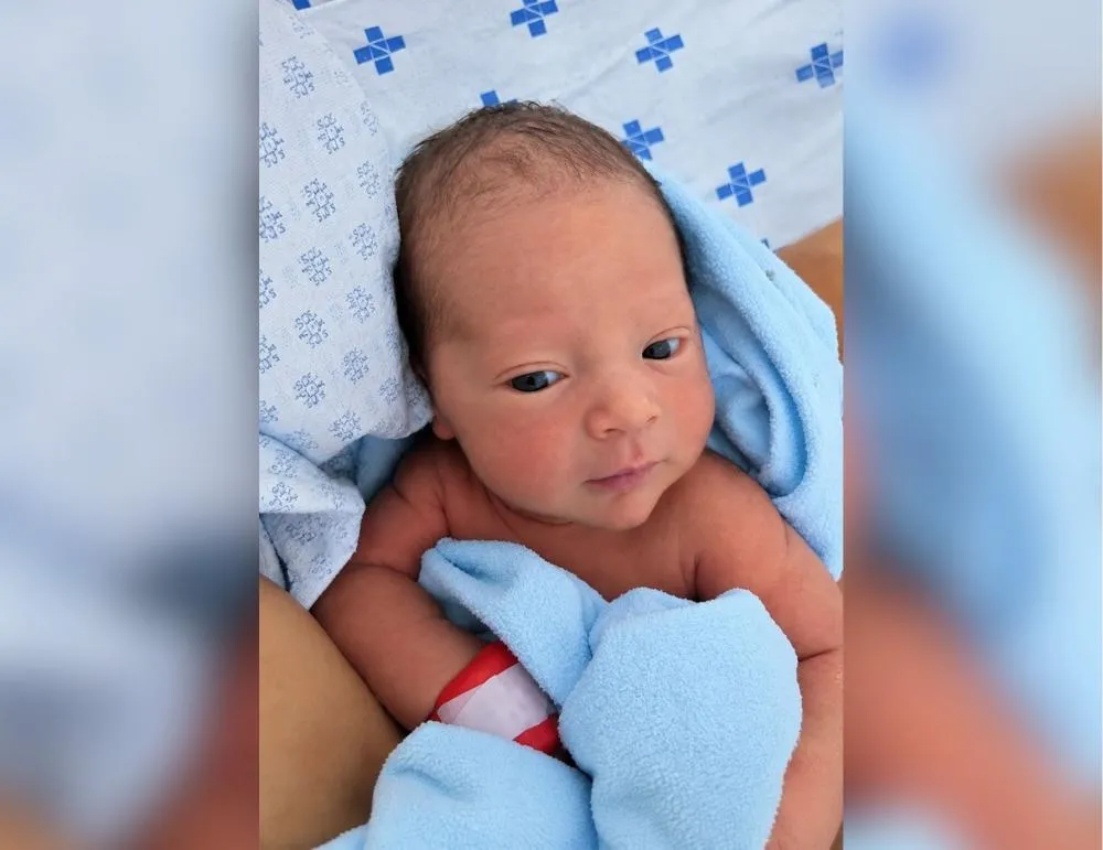 Perícia confirma que bebê de 23 dias sofreu 24 golpes de faca em Patos; uma das perfurações atingiu o coração