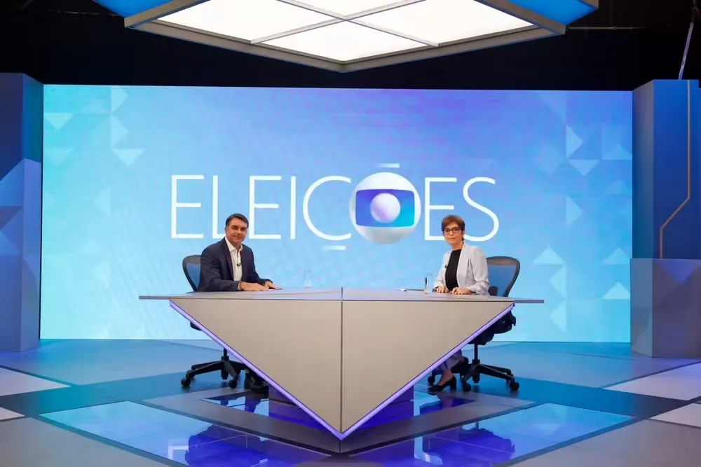 Em sabatina, Flávio não explica propostas e faz acusações sem provas