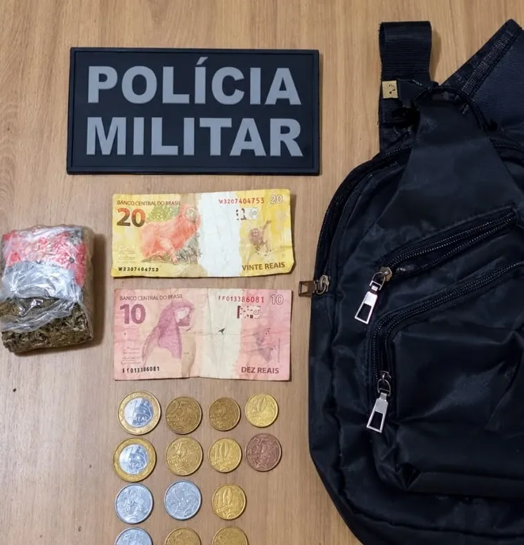 Motociclista é abordado com cerca de 100 gramas de maconha e dinheiro em espécie no bairro Jatobá, em Patos