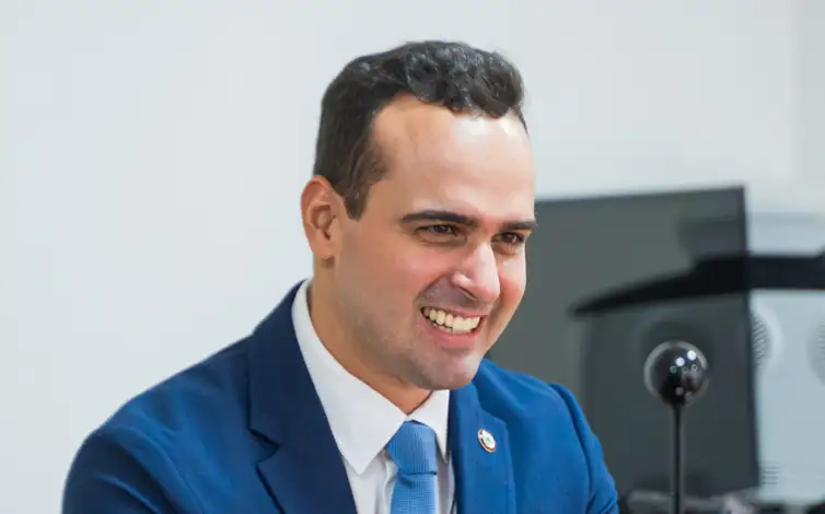 Governador Lucas Ribeiro visita obras, acompanha instalação de equipamentos hospitalares e entrega ginásio em Patos nesta quarta-feira (21)