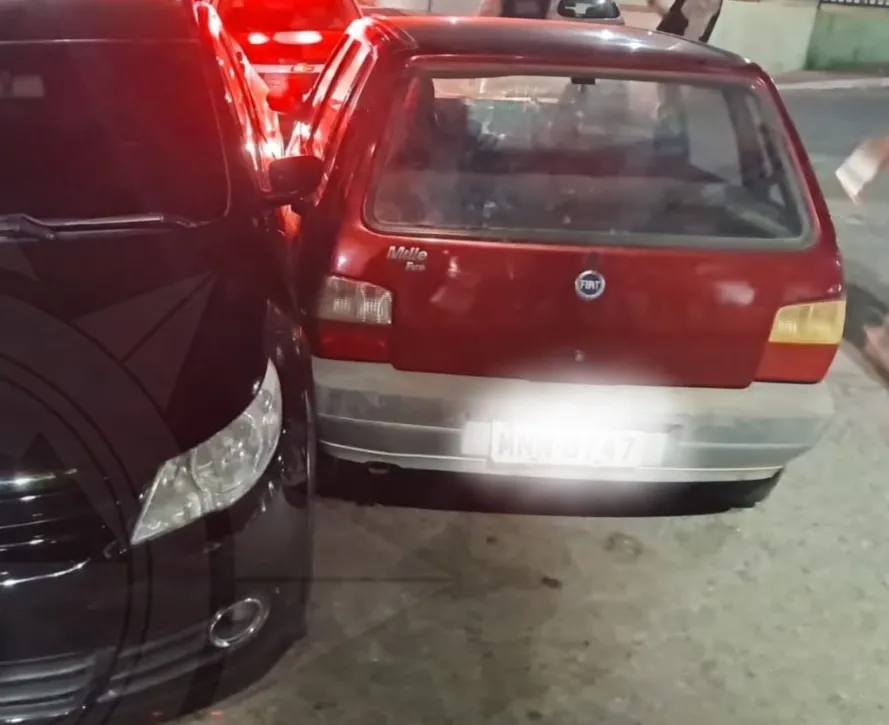 Motorista é flagrado embriagado após bater em veículo estacionado no centro de Santa Terezinha