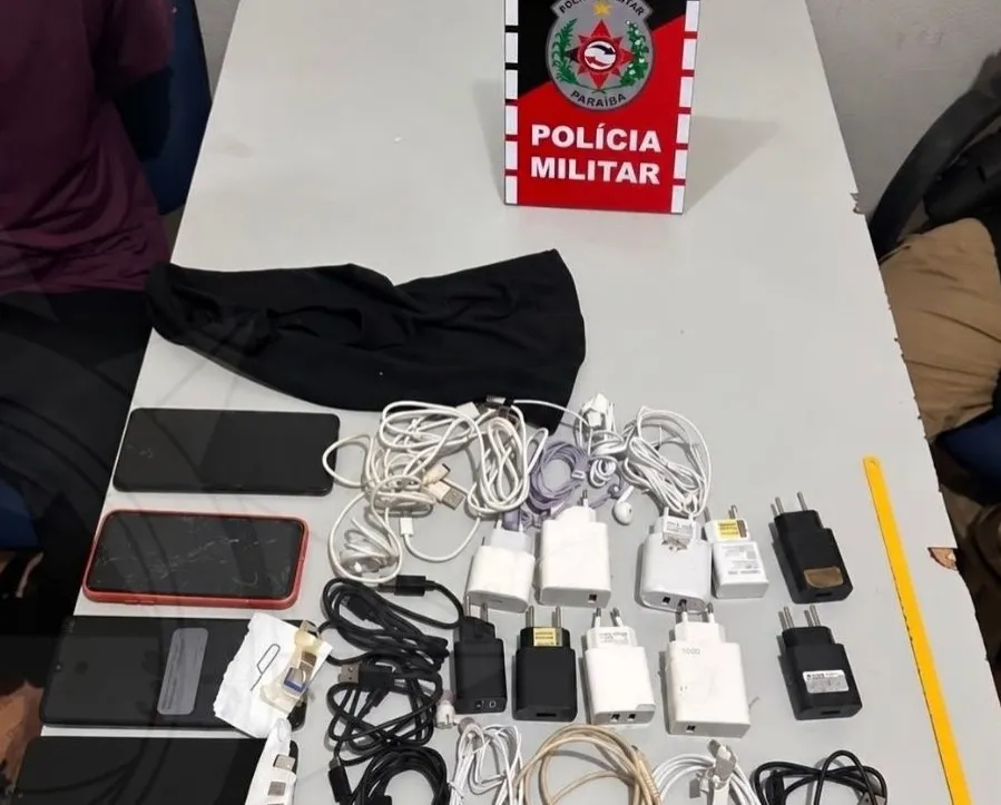 Homem é encontrado escondido em vegetação com celulares, chips e serra nas proximidades do Presídio Romero Nóbrega, em Patos