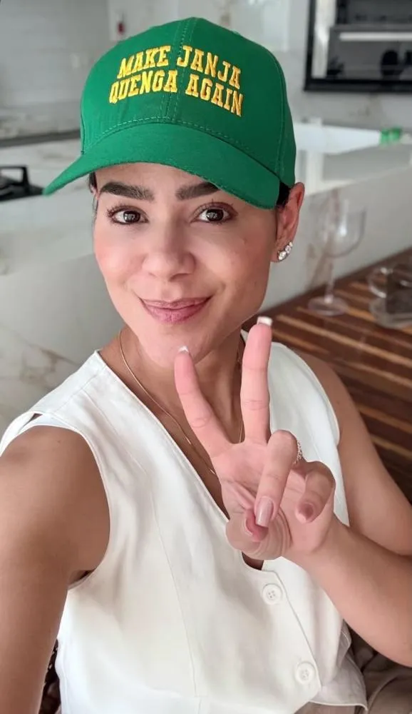 Foto de ex-primeira-dama de Patos com boné que insulta Janja provoca nota de repúdio do PCdoB