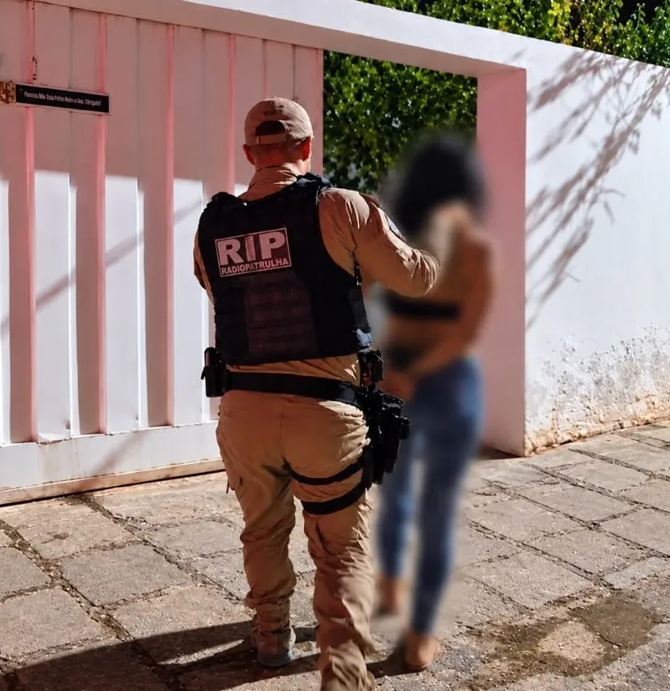 Mulher é esfaqueada três vezes durante desentendimento na Rua do Prado, em Patos; suspeita é detida
