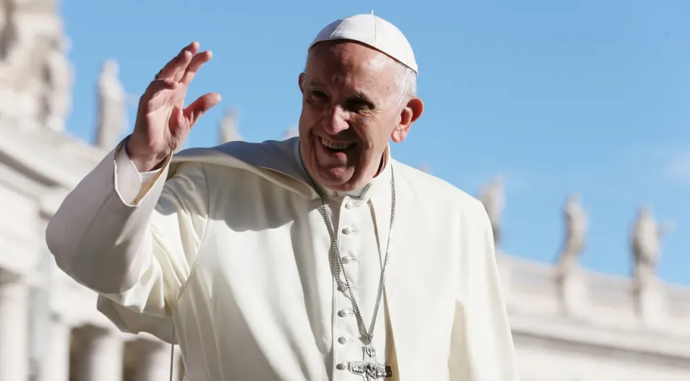 Papa Francisco morreu aos 88 anos, nesta segunda-feira (21) • Foto: Divulgação/ @OfficialASRoma
