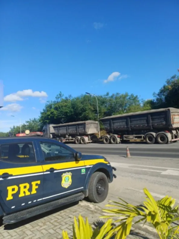 PRF apreende cargas irregulares, prende foragido e recupera veículo adulterado em ações na Paraíba