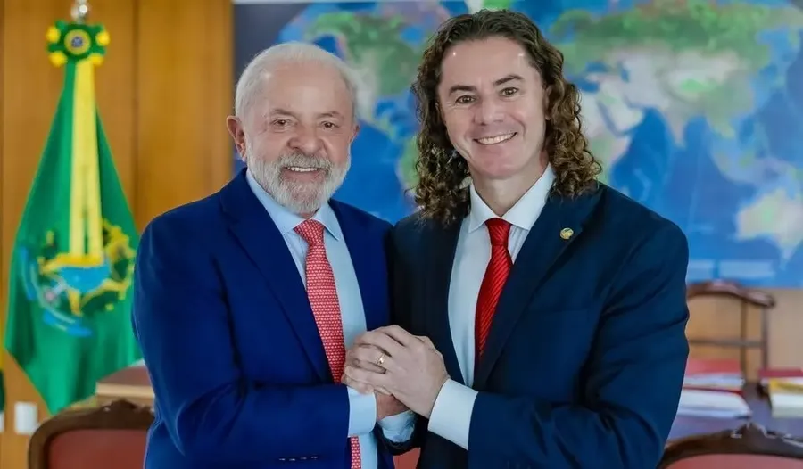 Lula grava vídeo e reafirma apoio à reeleição de Veneziano para o Senado