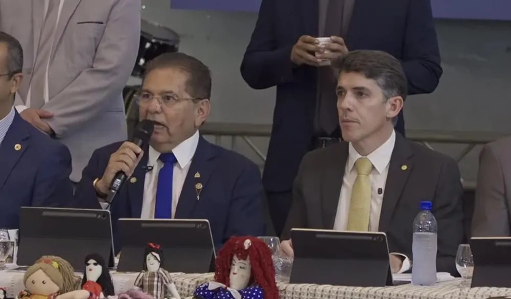 Adriano Galdino critica convite a Bruno Cunha Lima para palestra sobre gestão pública